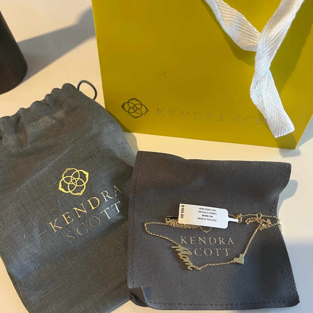 Kendra Scott Gold 'Mom' Necklace NWT